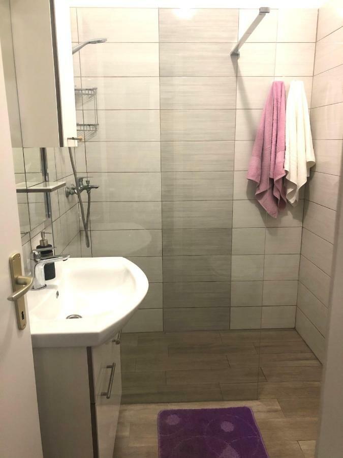 Garden Apartments Комижа Экстерьер фото